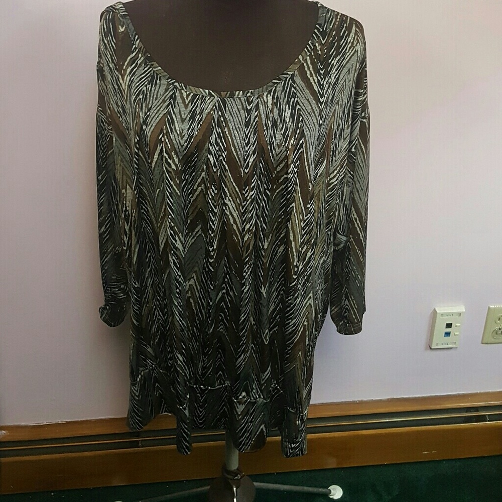 Multi color scoop neck plus